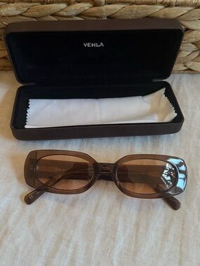 VEHLA Olsen Espresso/Cinnamon Rectangular Sunglasses